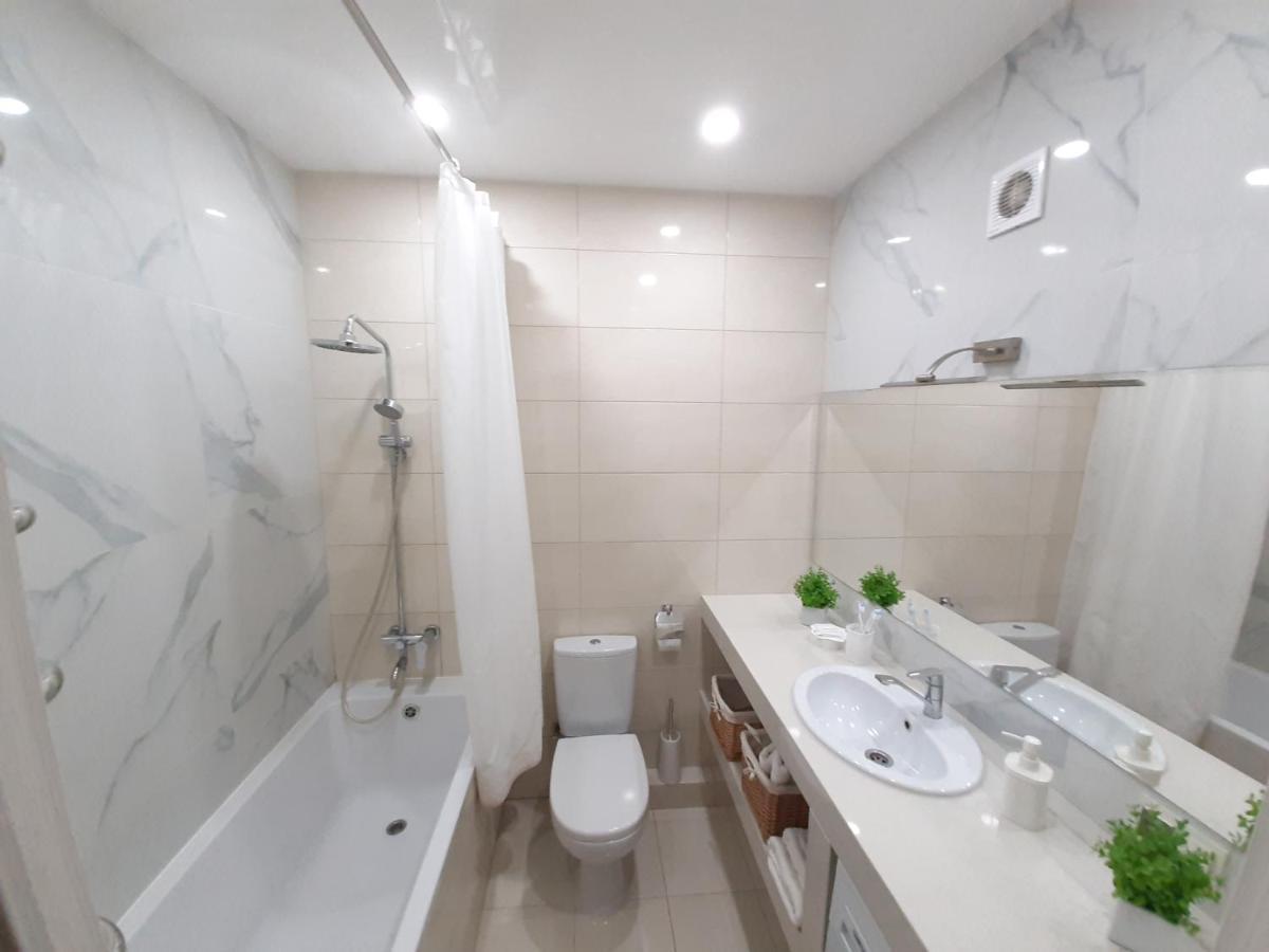 Сучасна Нова Квартира Lutsk Exterior photo